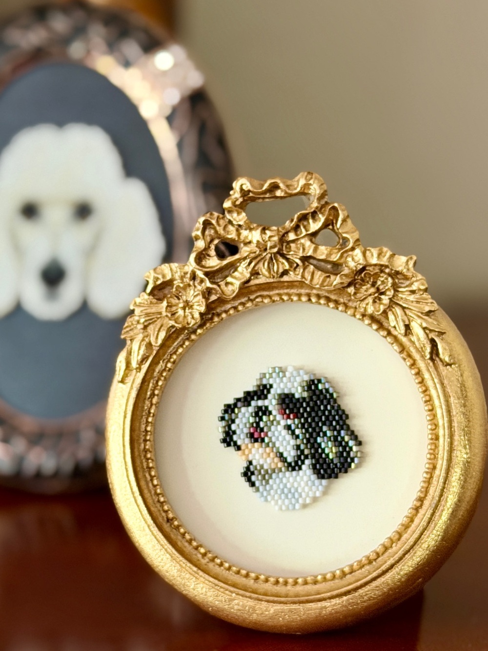Beaded Shih Tzu Dog Mini Portrait in Gold Frame - Picture 5 of 6